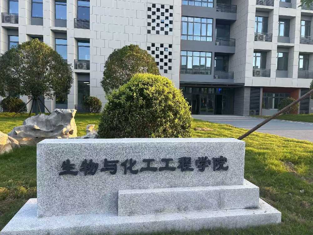 赤壁市扬州职业大学体育场高杆灯项目